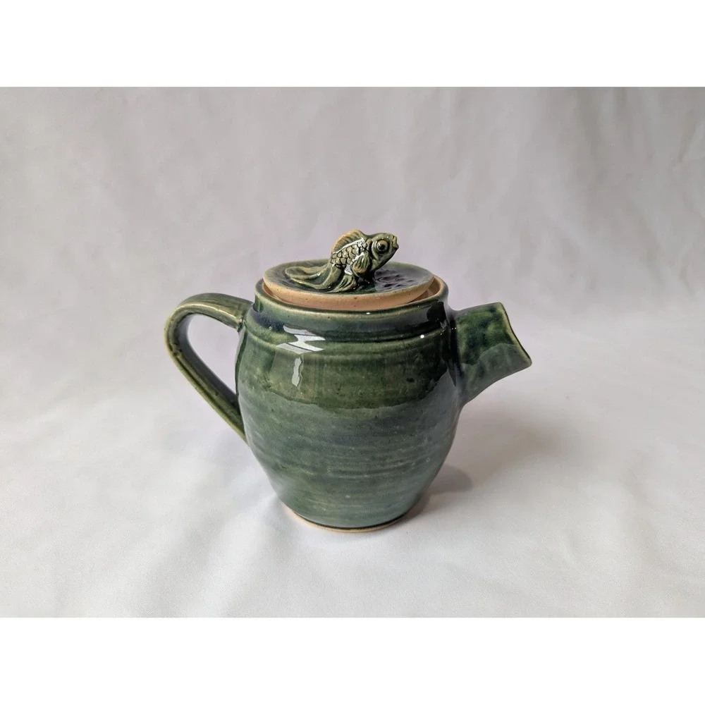 N/A features glaze cracks